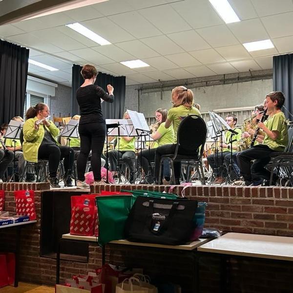 Jeugd optreden teerfeest